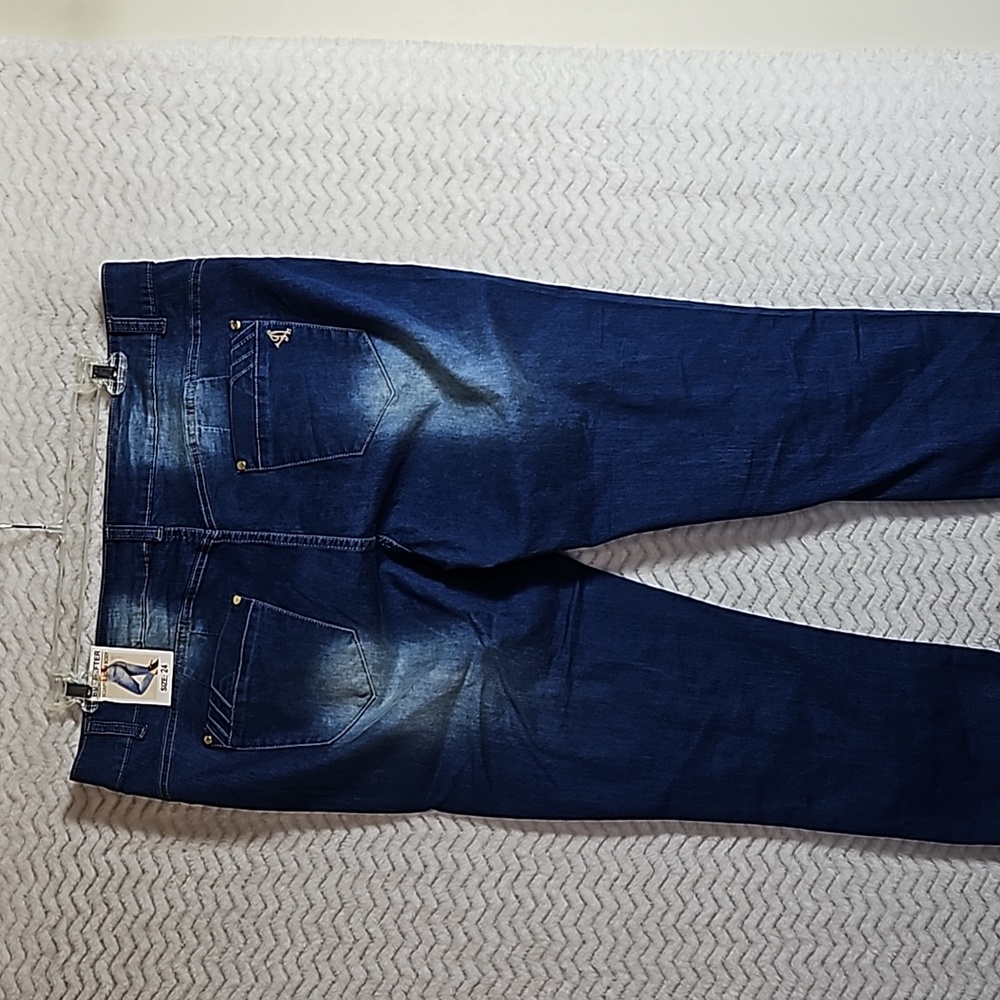 NWT Plus size VIP Buttlifter, skinny distressed JEANS. - Picture 2 of 4
